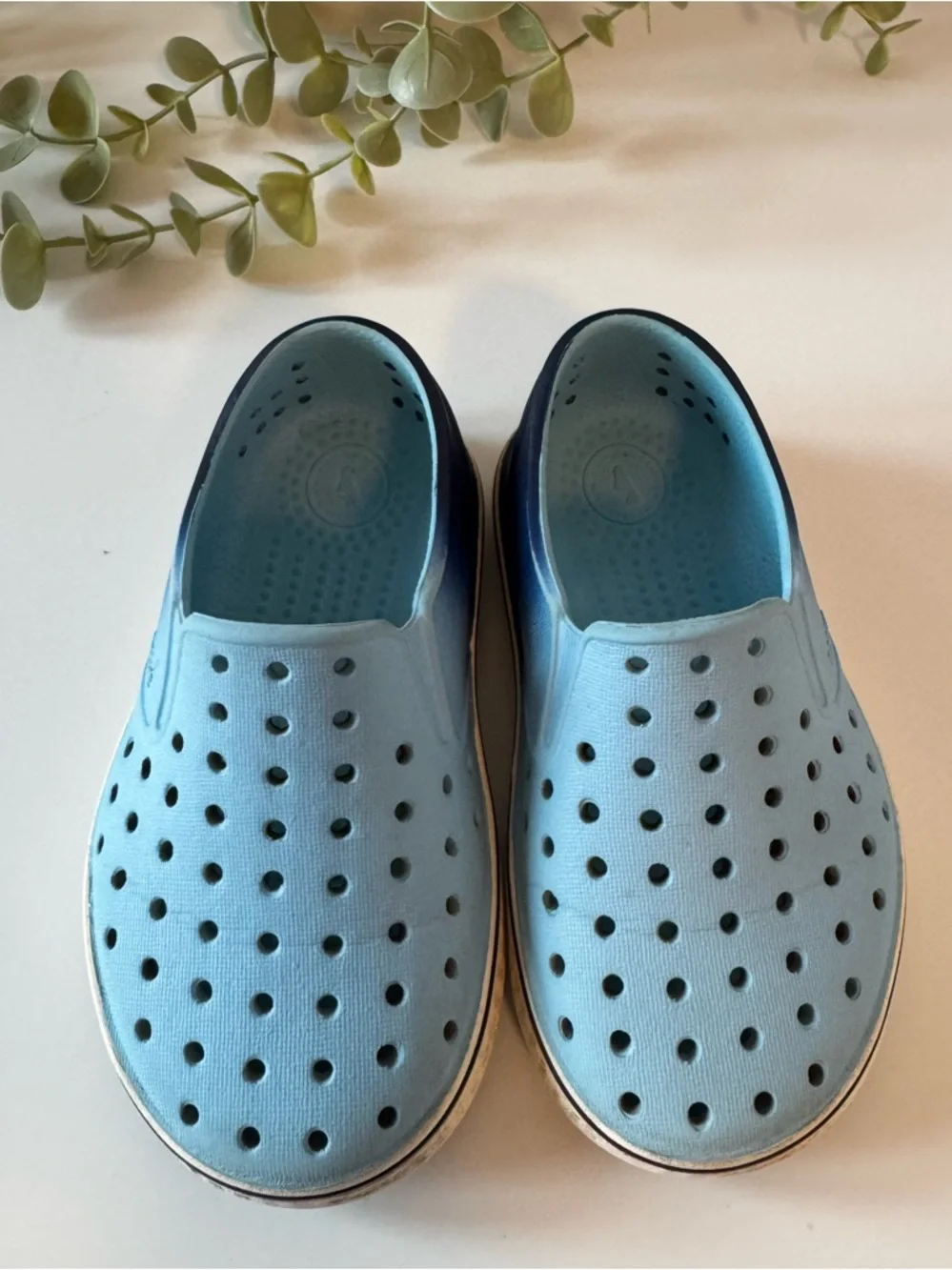 Native kids slip-on shoes blue clog style size C8 lightweight casual